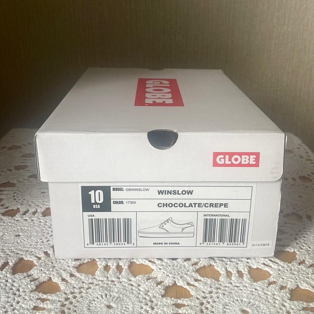 Globe shoes size 10 brand new never been worn